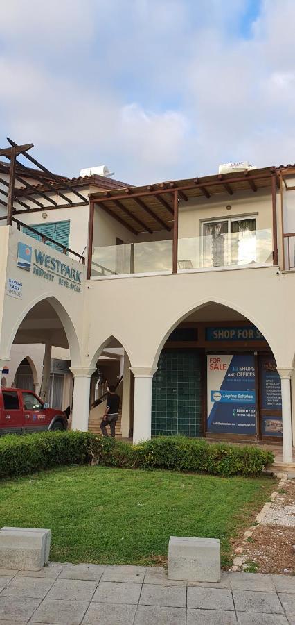 Poseidon'S Limnaria Apartment Paphos Exterior foto